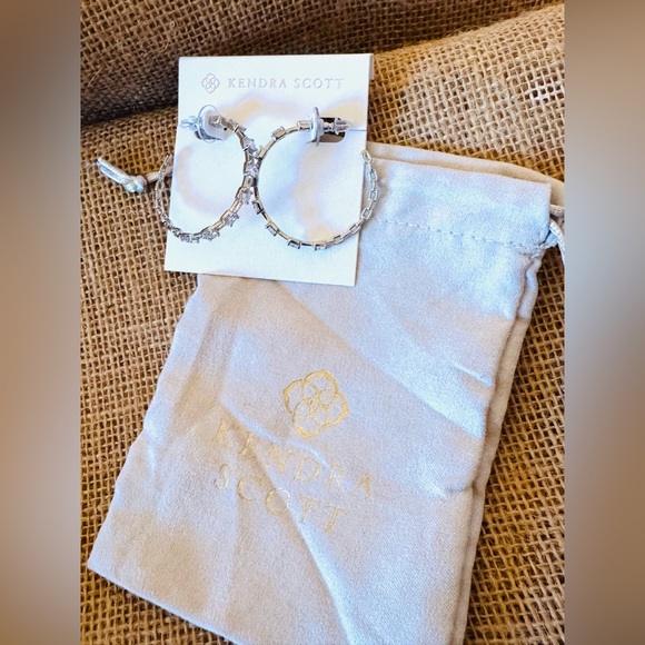 Kendra Scott Lexi Silver Hoop Earrings in White Crystal NEW - Picture 4 of 8